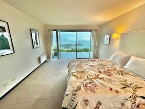 4 slaapkamers, een bureau, een strijkplank/strijkijzer, reisbedje