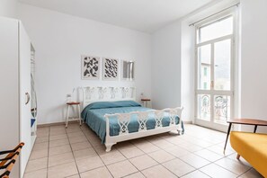 1 slaapkamer, een strijkplank/strijkijzer, wifi, beddengoed