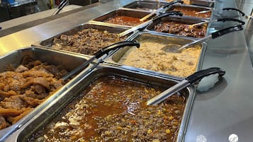 TĂ€gliches inbegriffenes kontinentales FrĂŒhstĂŒck