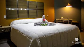 Suite presidencial, vista a la alberca | 1 habitación, wifi gratis y ropa de cama