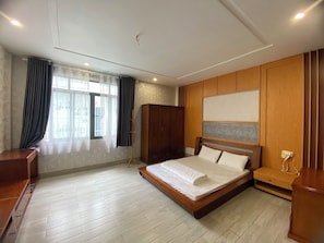 Habitación individual Confort, balcón, vistas al patio | Escritorio, espacio para trabajar con un portátil, wifi gratis