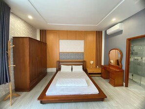 Comfort Single Room, Balcony, Courtyard View | Desk, laptop workspace, free WiFi - Sunny 1 Hometel Binh Minh (Binh Minh)