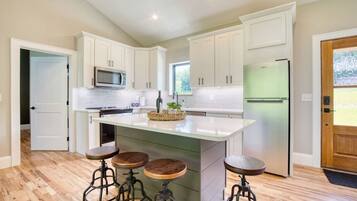 Micro-ondes, four, plaque de cuisson, lave-vaisselle