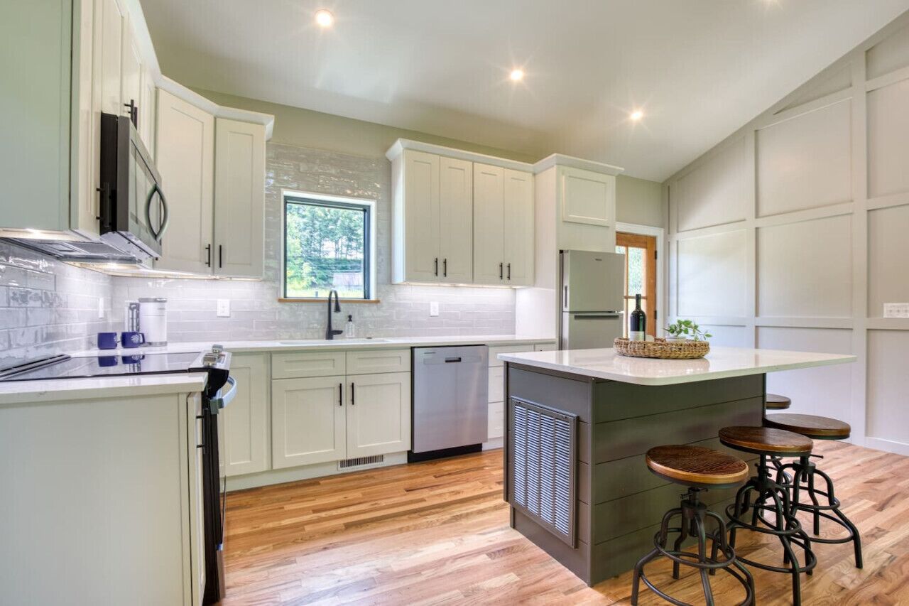 Micro-ondes, four, plaque de cuisson, lave-vaisselle