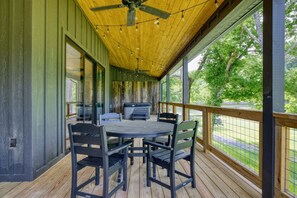 屋外ダイニングエリア