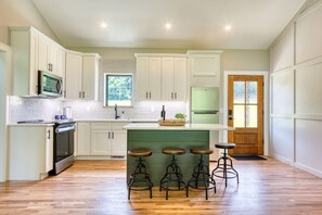 電子レンジ、オーブン、コンロ、食器洗い機