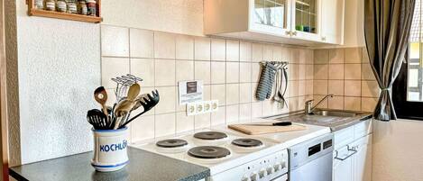 Micro-ondes, four, lave-vaisselle