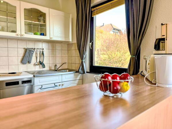 Mikrowelle, Ofen, Geschirrspüler