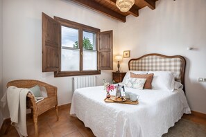 2 chambres, fer et planche à repasser, Wi-Fi gratuit, draps fournis