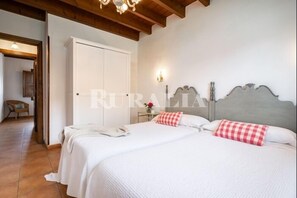 2 bedrooms, iron/ironing board, WiFi (free), bed sheets