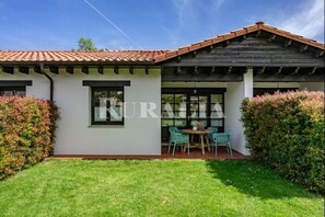 Outdoor dining - Entrenueces 2 - rural apartment in Camango (Ribadesella) | 4 guests (Camango)