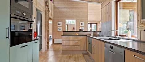 Fridge, dishwasher, coffee/tea maker