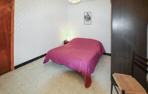 2 bedrooms, bed sheets - 2 bedroom stunning home in Burzet (Burzet)