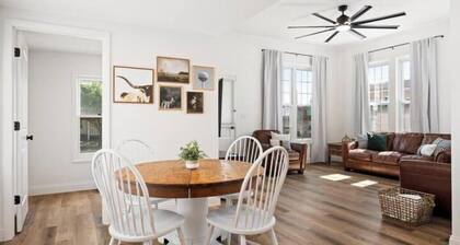 Square Haven Duplex- Walk to Pubs Cafe & Ice Cream