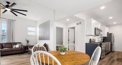 Square Haven Duplex- Walk to Pubs Cafe & Ice Cream