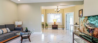 Modern 2 bedrooms apt. - Seashell One