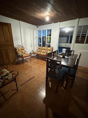 Living area - La Casa De Detours Costa Rica (La Fortuna)