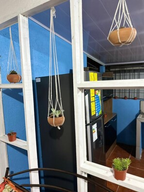 冰箱、微波炉、厨具/餐具