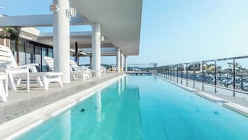 ุญู
ุงู
ุณุจุงุญุฉ ุนูู ุงูุณุทุญ