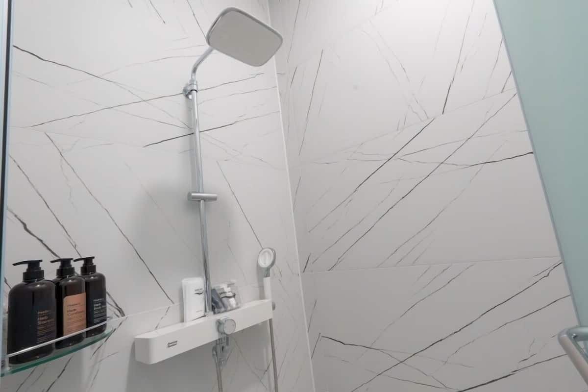 Luxury Family | Badezimmer | Dusche, Haartrockner, Bademäntel, Handtücher