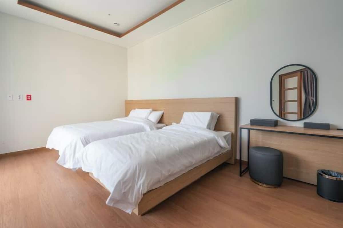 1 Schlafzimmer, individuell dekoriert, individuell eingerichtet