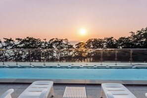 Rooftop pool - DONGHO BEACH HOTEL (Gochang)