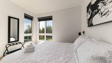 4 bedrooms, iron/ironing board, WiFi
