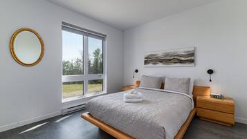 4 bedrooms, iron/ironing board, WiFi