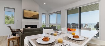 Vigie du St-Laurent 86: Stunning Views & Hot Tub