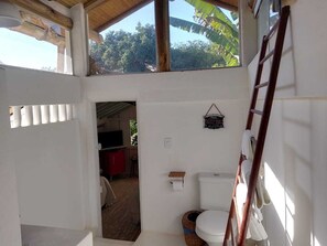 Romantic Suite, Balcony | Bathroom | Shower, hair dryer, towels, soap - Pousada Sol da Manhã Quadrado (Porto Seguro)