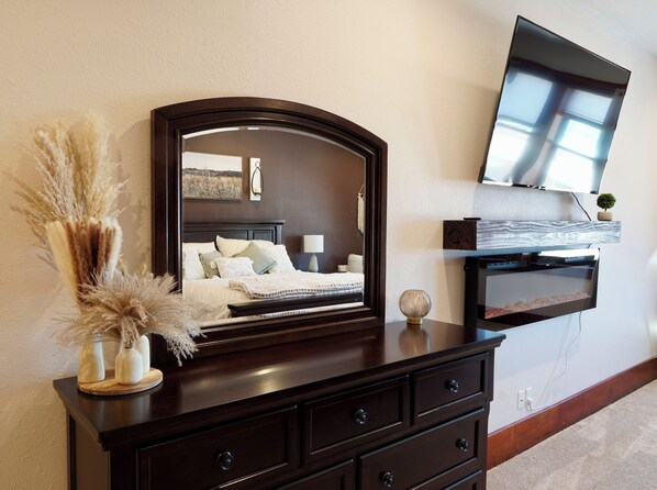 3 slaapkamers, een strijkplank/strijkijzer, reisbedje, wifi