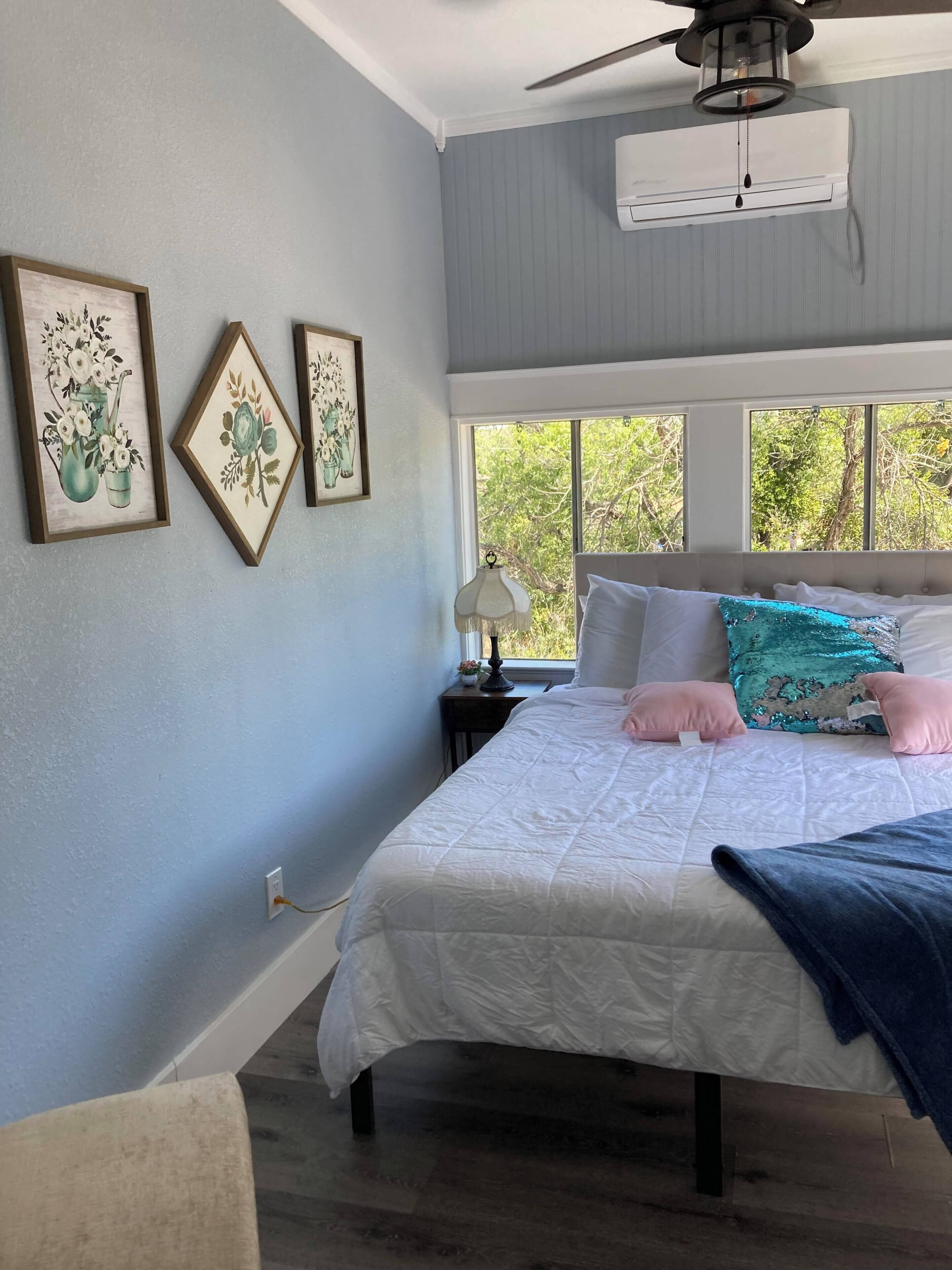 1 slaapkamer, een strijkplank/strijkijzer, wifi, beddengoed