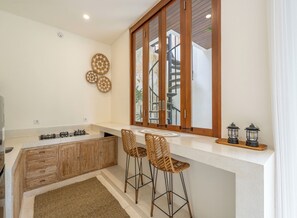 Villa | Cuisine privée | Réfrigérateur, plaque de cuisson, machine à expresso