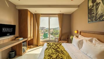 Superior King | In-room safe, desk, laptop workspace, iron/ironing board (on request)