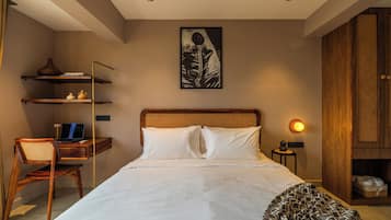 Superior King | In-room safe, desk, laptop workspace, iron/ironing board (on request)