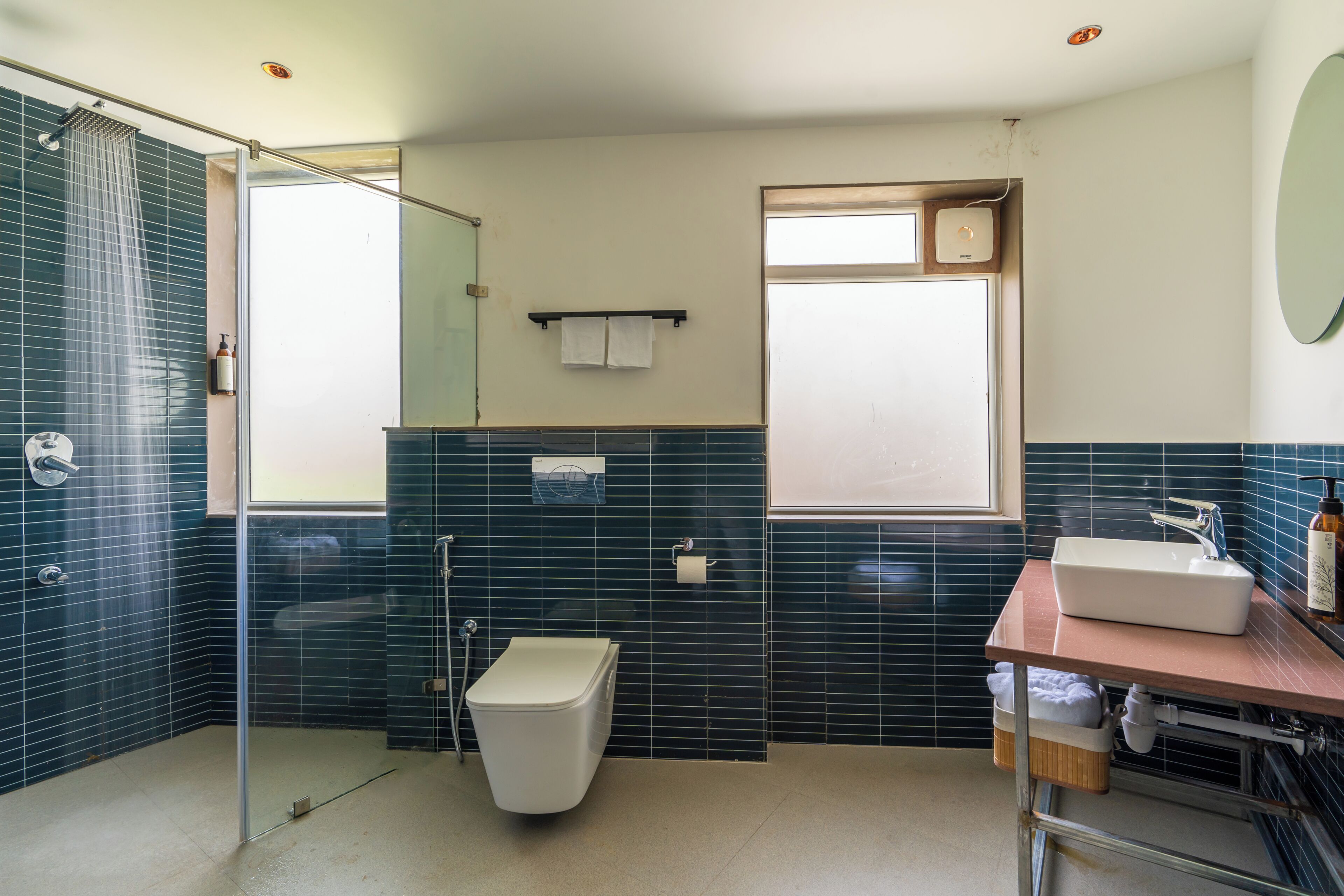 Superior Studio | Bathroom | Free toiletries, hair dryer, slippers, towels