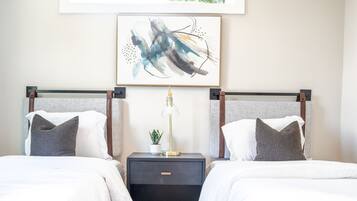 4 slaapkamers, een strijkplank/strijkijzer, reisbedje, wifi