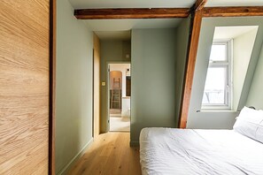 Apartamento básico | 1 quarto, ferros/tábuas de passar roupa, roupa de cama