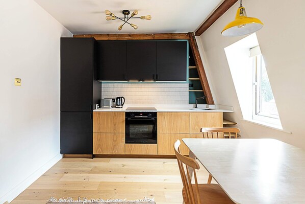 Apartamento básico | Cozinha privada | Geladeira, fogão, cooktop, lava-louças