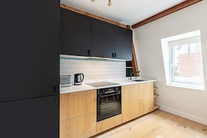 Apartamento básico | Cozinha privada | Geladeira, fogão, cooktop, lava-louças