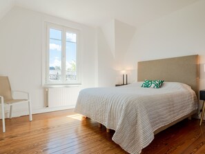 5 Schlafzimmer, Bügeleisen/Bügelbrett, Internetzugang