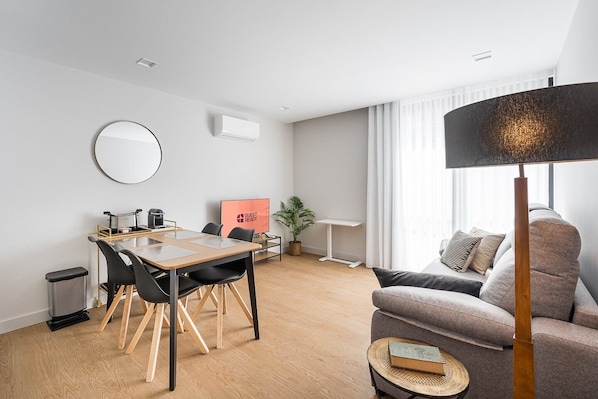 TV - GuestReady - Modern Comfort in Central Aveiro (Aveiro)