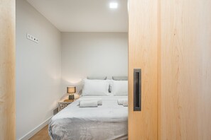 1 dormitorio, tabla de planchar con plancha, Internet y ropa de cama
