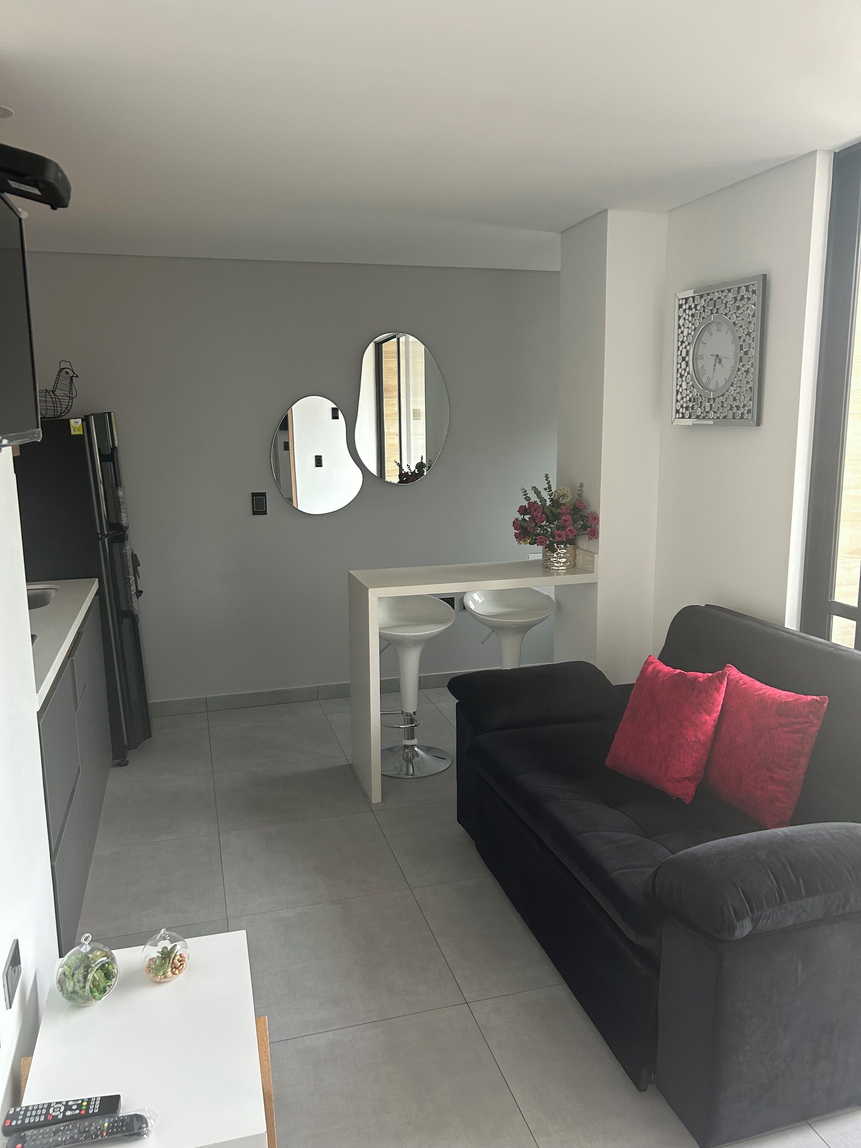 Una Smart TV, un reproductor estéreo