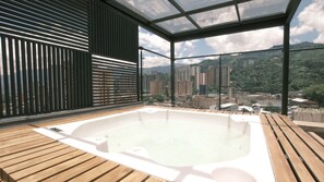 屋外スパ浴槽