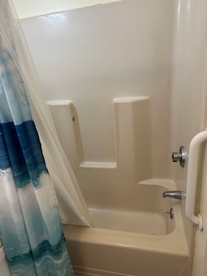 Towels, toilet paper - 19 F Street in the Heart of the beach! (Hampton)