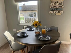 Dining - Seaside Escape Chalet in Bridlington south shore (Bridlington)