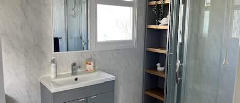 Douche, séchoir à cheveux