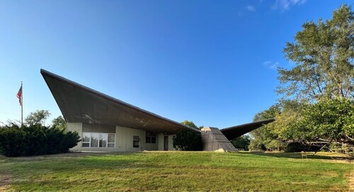 Mid Century Modern Googie Architect Designed Home. Welcome Modern Designers!