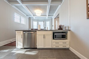 Fridge, microwave, oven, stovetop - Speakeasy, Hot tub, 1920s Family Beach Home, Decked Out Home... Steps to Beach and Boardwalk (Atlantic City)